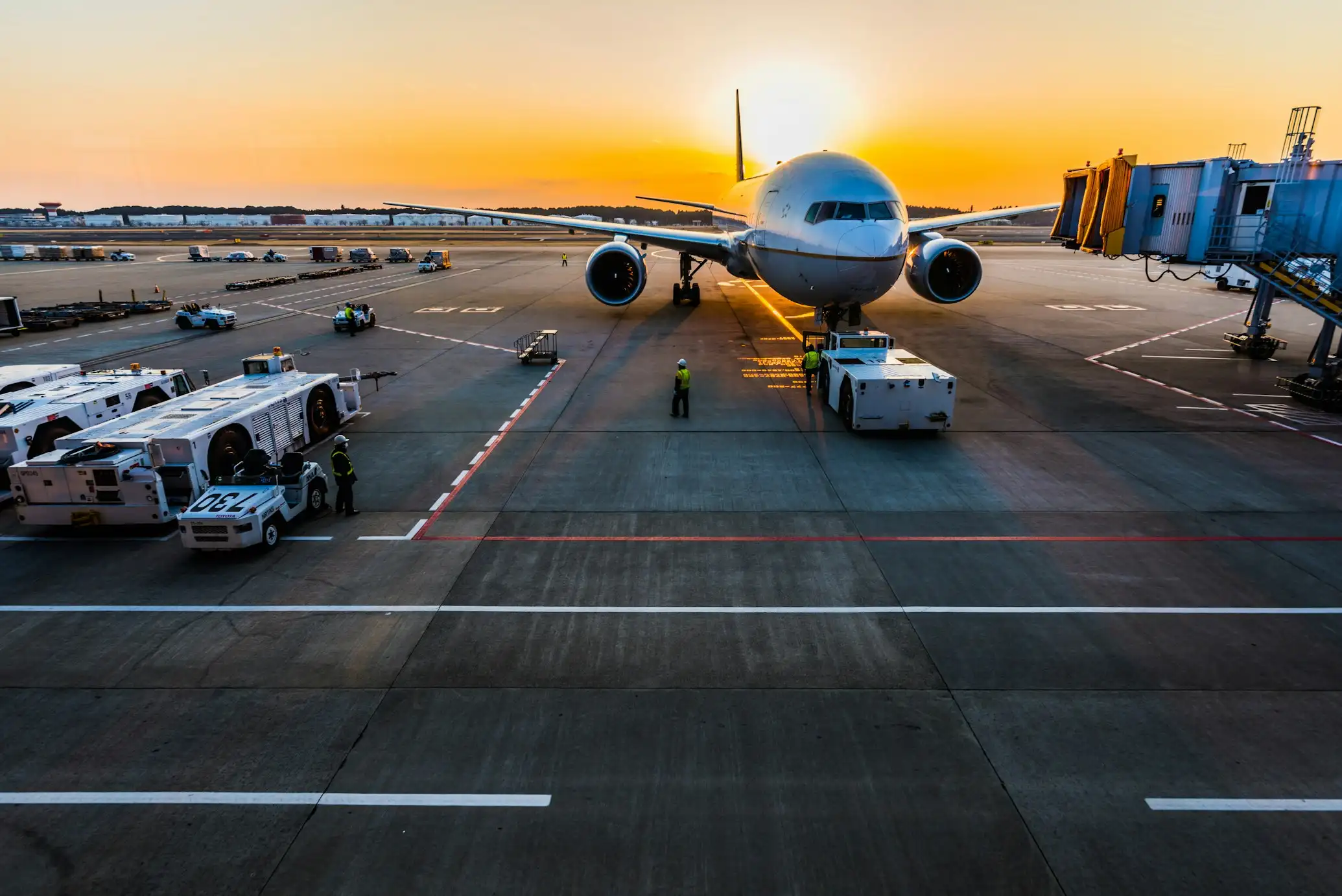 Bo‘limga fon tasviri: Aeroportlar va GSE